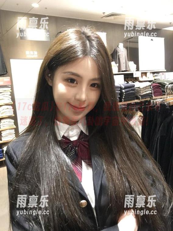 17c吃瓜 在17c吃瓜,我感觉自己永不迷路了,仿佛在八卦的宇宙中漫游!