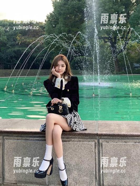 不下载就占便宜？换个姿势，下载17吃瓜网，享受你的吃瓜时光。