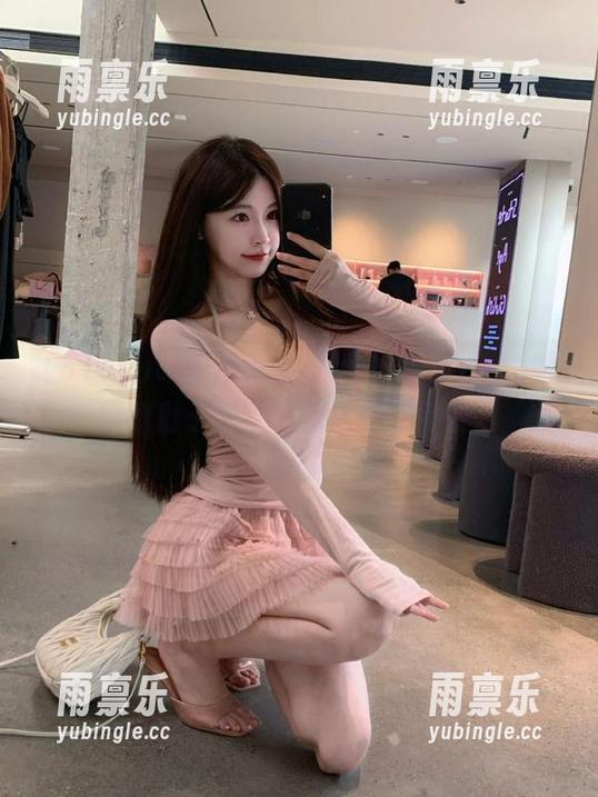 吃瓜推荐：www.51cg视频看得我肚子饿了，疯狂想吃零食。