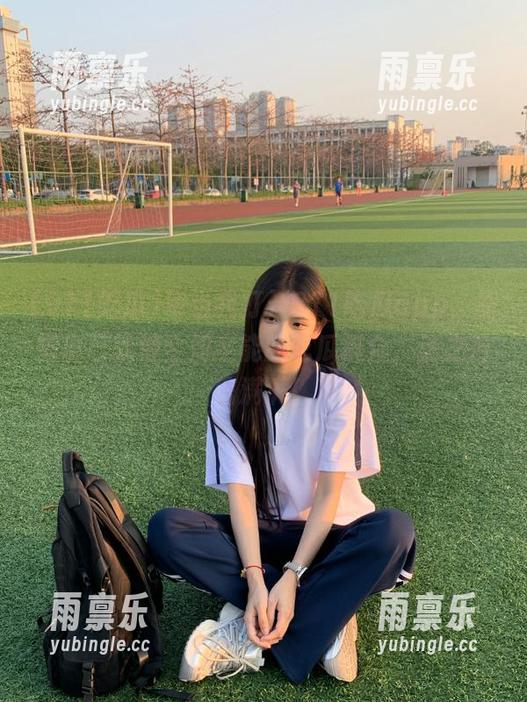 911吃瓜 每当我打开911吃瓜app,感觉自己就像全知全能的吃瓜群众,迷之自信满满!