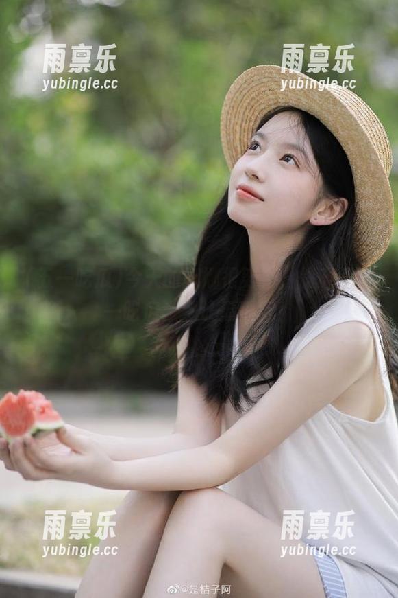 今天的娜娜很努力，快下载五一吃瓜，别让瓜落空！