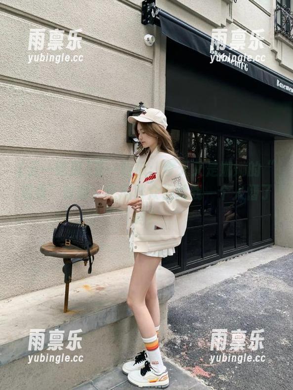 五一吃瓜 五一吃瓜:今天又是娜娜的“观看”时刻,吃瓜群众们就我一个人懵了吗?