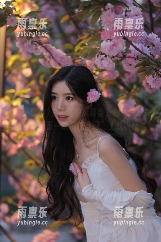 主页里的瓜真香，别说我没提醒你，五一吃瓜“官网”上线啦！