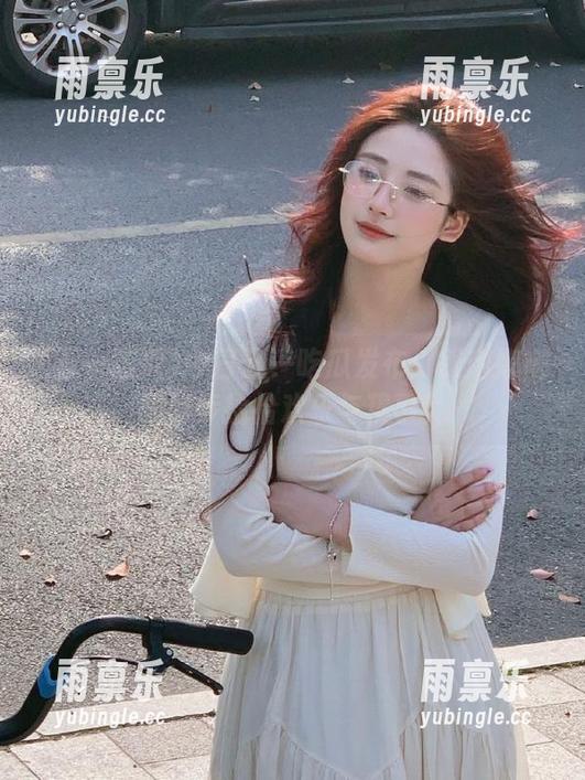 今日五一吃瓜发布：跟随娜娜的脚步捡拾欢乐与糗事！