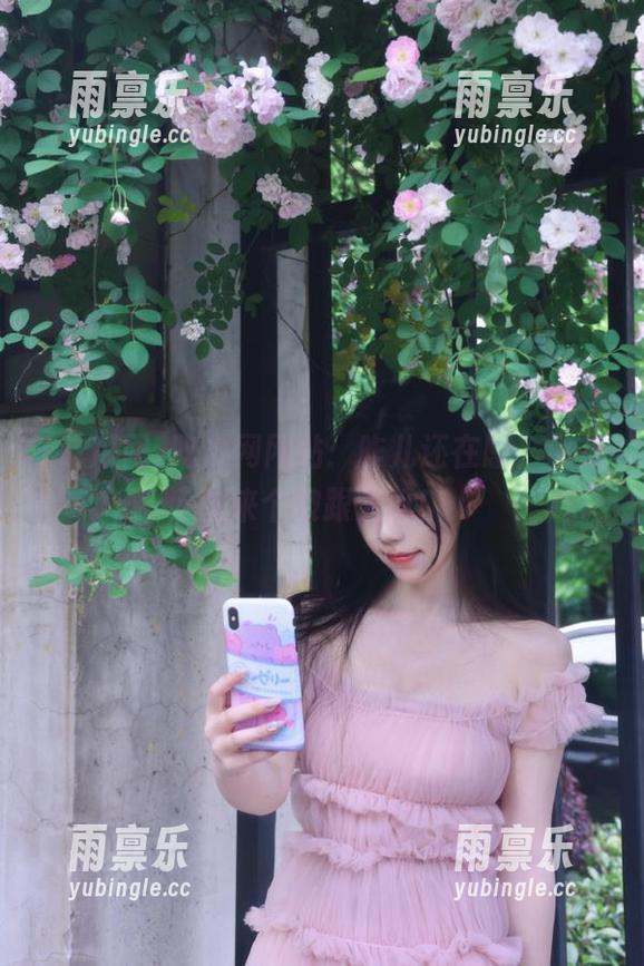 吃瓜网网站：昨儿还在憋，今儿就来个坡跟大瓜！