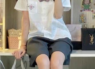 免费？还是要收藏起来才能下载“吃瓜网”，哼，有点小套路呐！