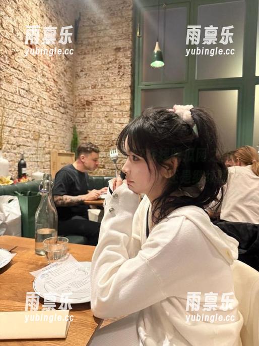 在登录17在线吃瓜网之前，我还在做梦，现在我想……还是继续睡吧。