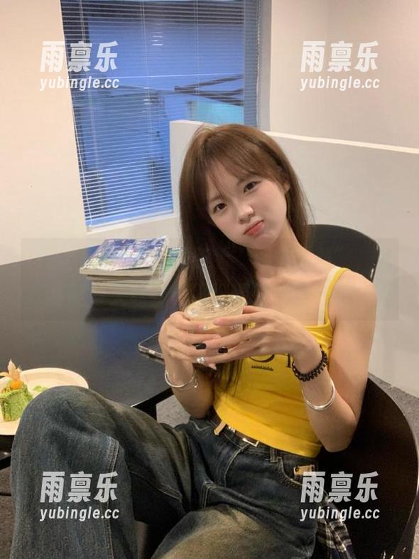 在线喝茶看“网爆黑料”，亿点好奇又让我变得好像懂一切一样。