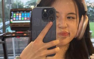 一边看hlhpool黑料不打烊，手机上的安卓瓜子也不放过