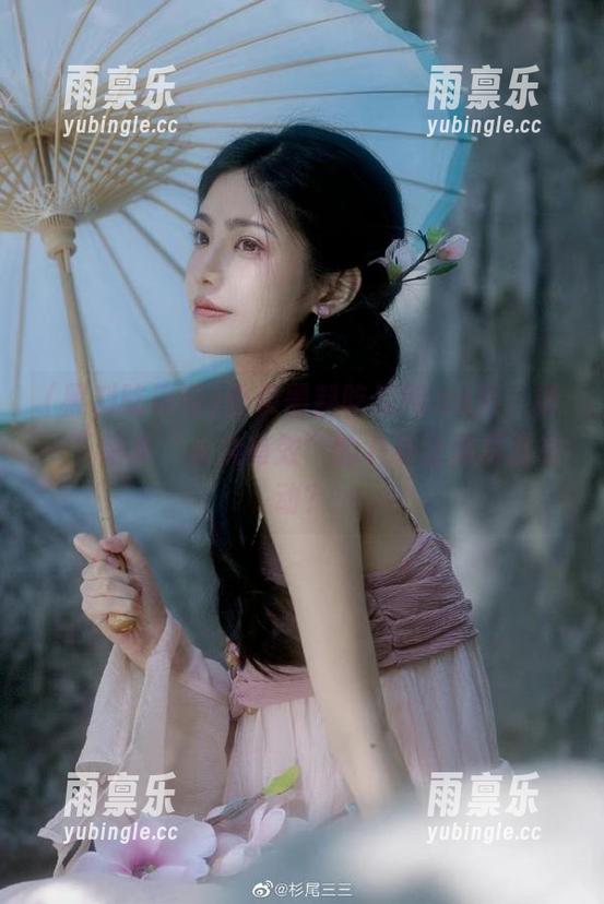 登录黑料吃瓜网.su后，猜一下哪条“永久有效”的八卦让你蠢蠢欲动？
