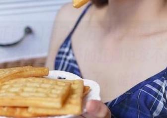 有了“万篇长征黑料正能量”，大家都能在八卦的狂潮中永不迷路，太奇妙的设定了，哈哈。