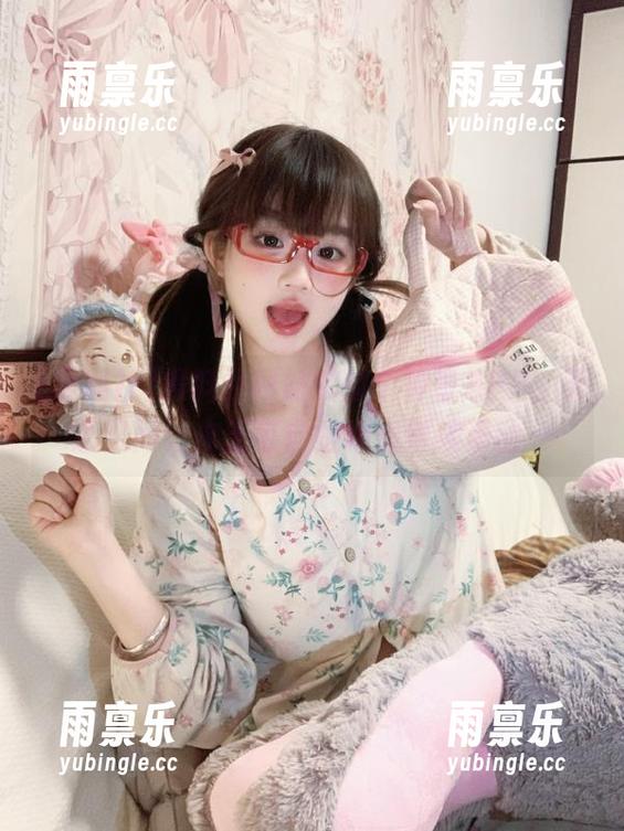 黑料社网站就像个神奇APP，无意识间让你无可自拔地想继续滑动…