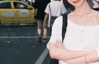 关注黑料社区苹果版，瓜只是前菜，主菜还有更多神图！