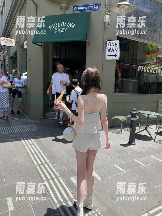 黑料网的网页模拟了我的好奇心，连视频都带点小悬疑！